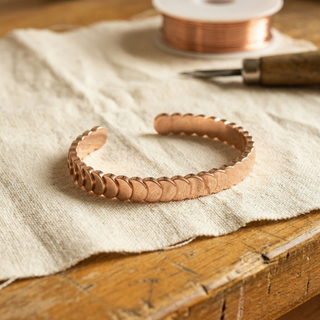 Pulsera de cobre de escamas superpuestas