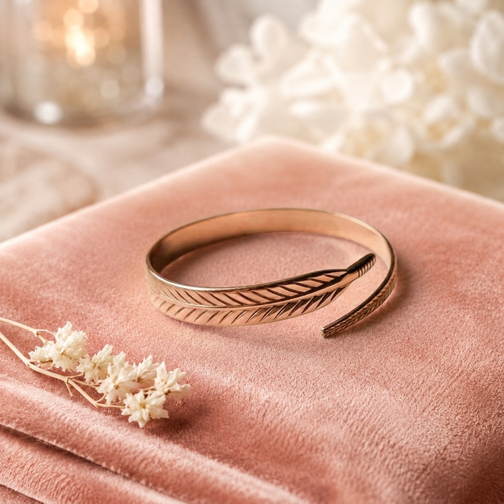 Pulsera de cobre grabada con pluma